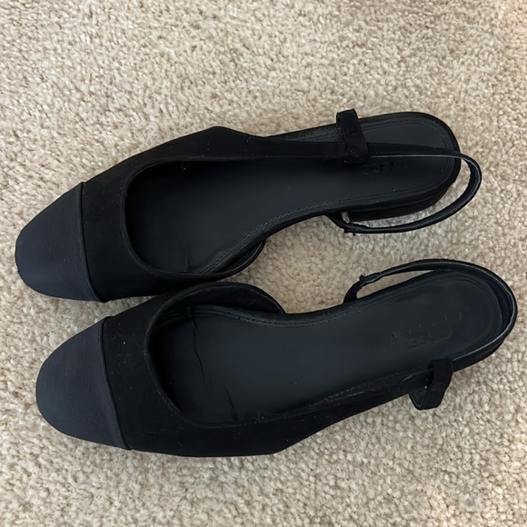 Flat sling back black shoes great condition worn once size 7 - Picture 2 of 3